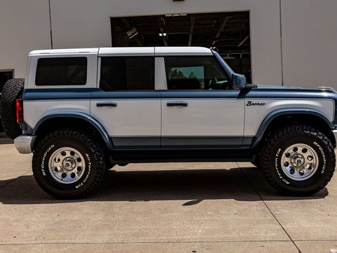 Used 2025 Ford Bronco Heritage Edition AWD/4WD image 11