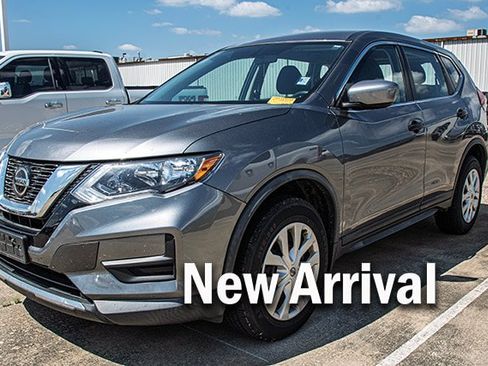 Used 2018 Nissan Rogue S AWD/4WD image 1