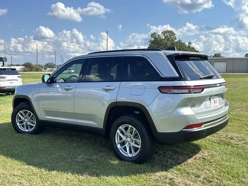New 2025 Jeep Grand Cherokee Laredo X w/ Luxury Tech Group I image 16