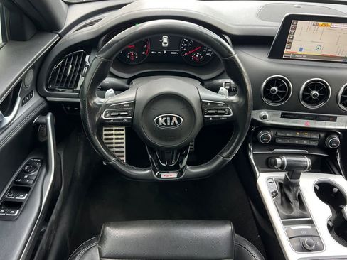 Used 2018 Kia Stinger GT1 image 16
