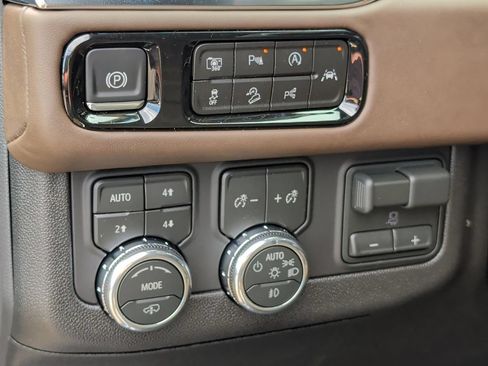 New 2026 GMC Yukon Denali Ultimate AWD/4WD image 19
