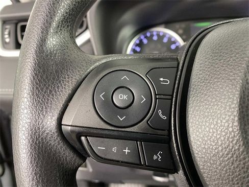 Used 2022 Toyota RAV4 LE image 17