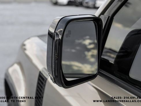 Used 2023 Land Rover Defender 110 SE image 39