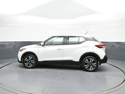 Used 2018 Nissan Kicks SV image 9