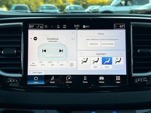 Used 2024 Chrysler Pacifica Touring-L image 22