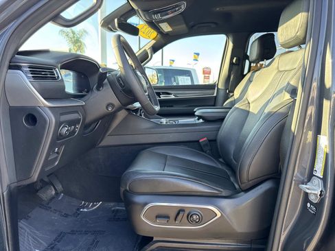 Used 2023 Jeep Wagoneer L Series III w/ Preferred Equipment Group image 19