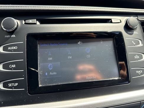 Used 2019 Toyota Highlander LE image 16