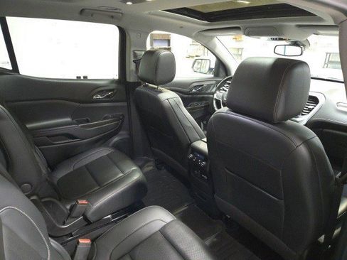 Used 2023 GMC Acadia SLT w/ Preferred Package image 9