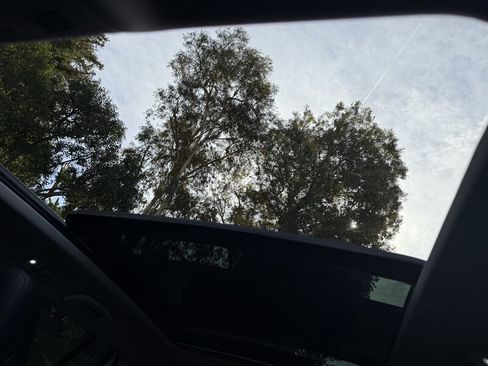 Used 2016 Volkswagen Golf Limited Edition image 22