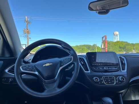 Used 2021 Chevrolet Malibu LT FWD image 10