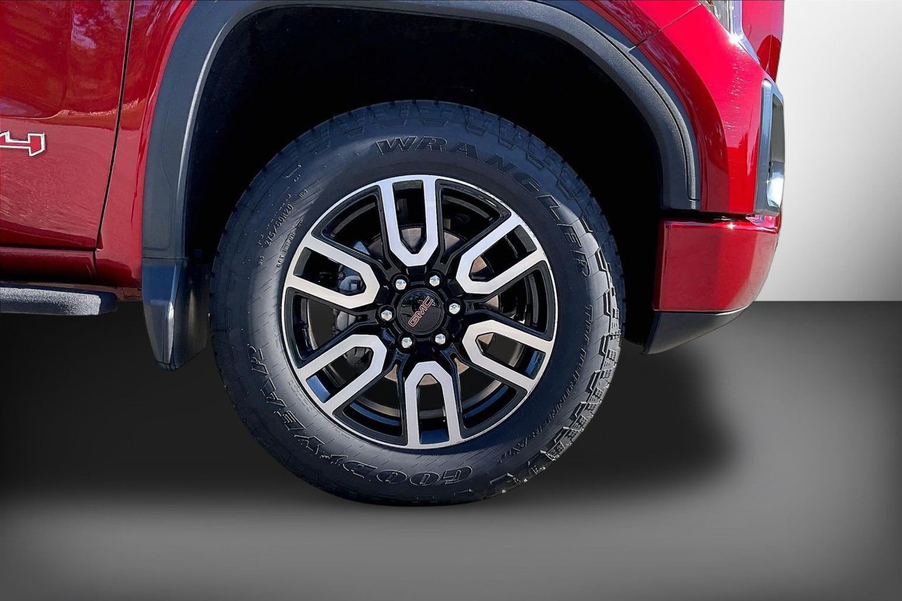 Used 2022 GMC Sierra 1500 AT4 w/ AT4 Premium Package AWD/4WD image 32