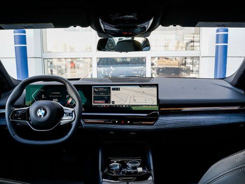 Used 2025 BMW 530i xDrive 530i xDrive w/ Premium Package image 12