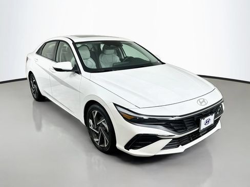 New 2026 Hyundai Elantra Limited FWD image 3