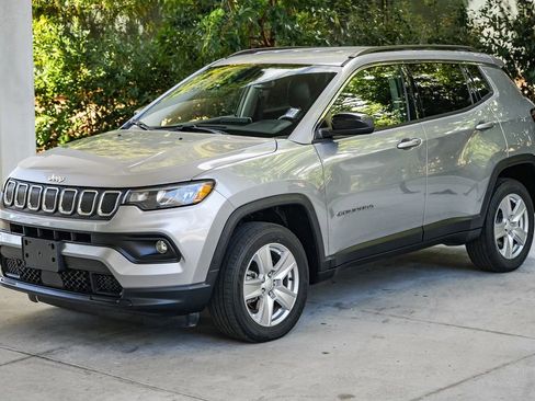 Used 2022 Jeep Compass Latitude AWD/4WD image 3