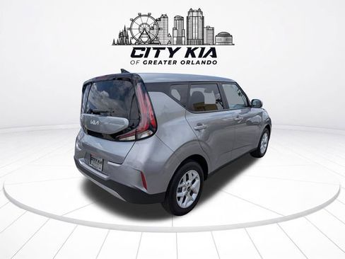 Certified 2025 Kia Soul LX w/ LX Technology Package FWD image 5