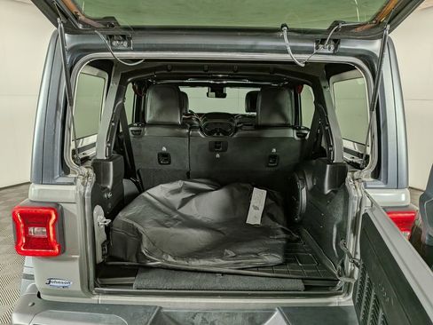 Used 2022 Jeep Wrangler Unlimited Rubicon w/ Steel Bumper Group AWD/4WD image 10