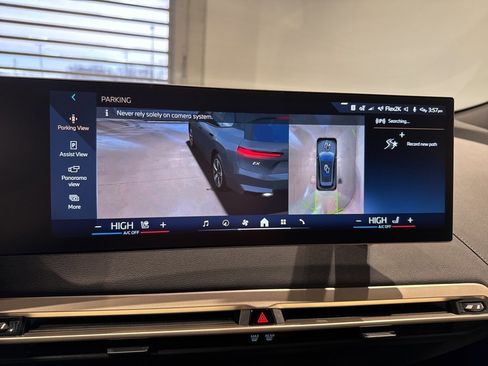 Used 2026 BMW iX xDrive60 w/ Premium Package image 21