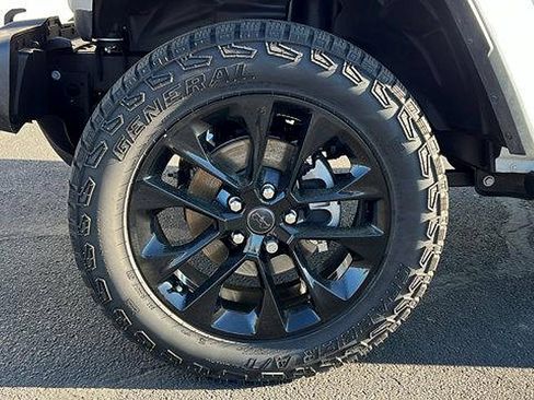 Used 2025 Jeep Gladiator Sport image 11