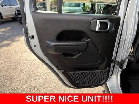 Used 2024 Jeep Wrangler Unlimited Rubicon AWD/4WD image 13