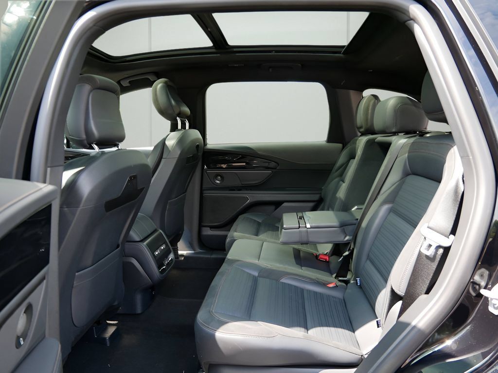 Used 2024 Lincoln Nautilus Reserve w/ Equipment Group 202A AWD/4WD image 11