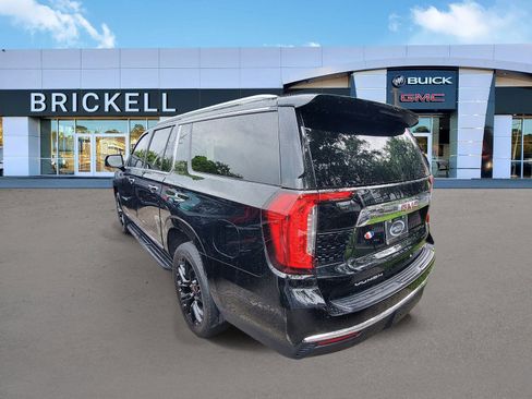 Used 2023 GMC Yukon XL SLT w/ SLT Premium Package AWD/4WD image 4