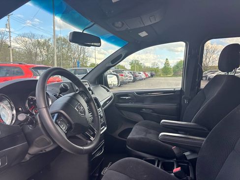 Used 2014 Dodge Grand Caravan SE FWD image 24