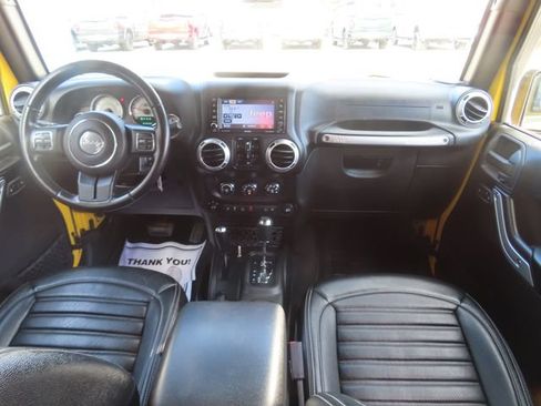 Used 2015 Jeep Wrangler Unlimited Rubicon w/ Connectivity Group AWD/4WD image 29