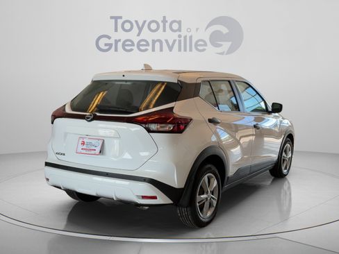 Used 2022 Nissan Kicks S FWD image 6