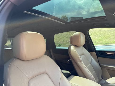 Used 2020 Porsche Cayenne AWD/4WD image 32