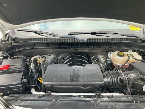 Used 2023 Chevrolet Suburban Premier image 13