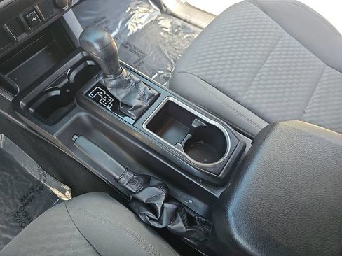 Used 2022 Toyota Tacoma SR AWD/4WD image 23