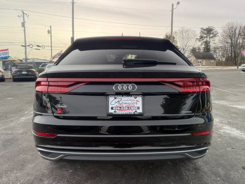 Used 2023 Audi Q8 Premium image 6