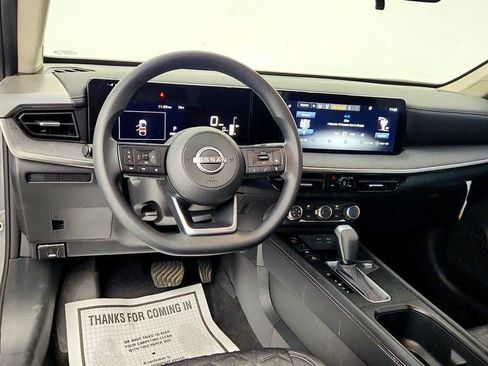 Used 2025 Nissan Kicks SV AWD/4WD image 12