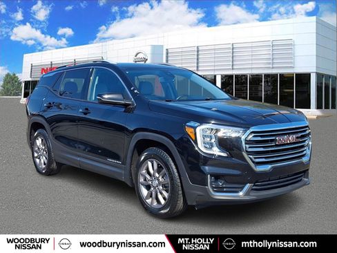 Used 2024 GMC Terrain SLT FWD image 1