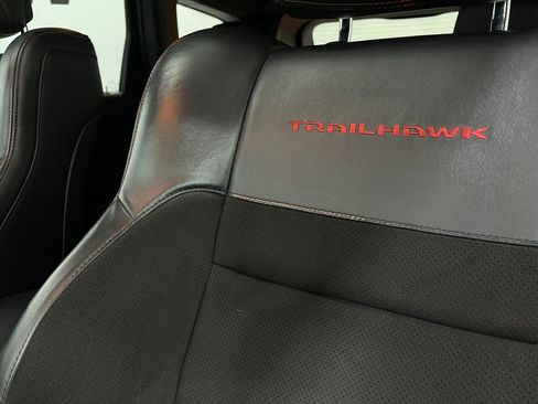 Used 2020 Jeep Grand Cherokee Trailhawk w/ Premium Lighting Group AWD/4WD image 18