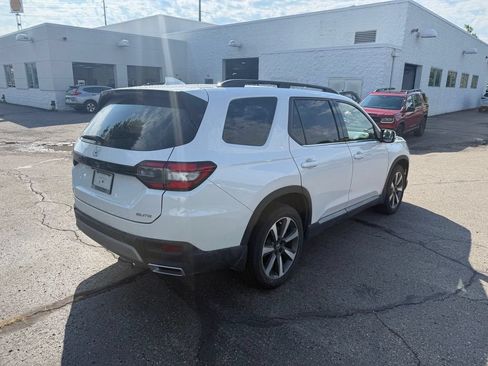 Used 2024 Honda Pilot Elite image 3