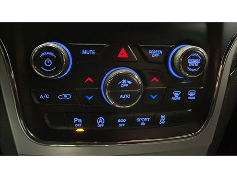 Used 2019 Jeep Grand Cherokee Laredo image 13