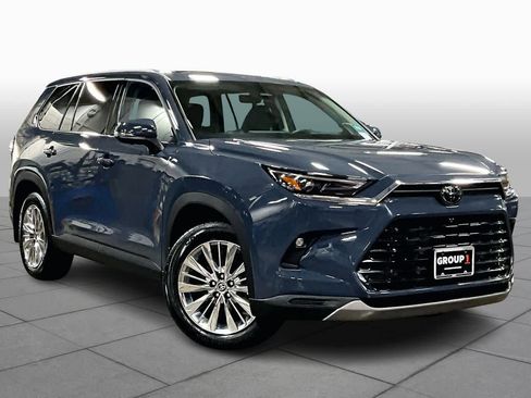 Used 2024 Toyota Grand Highlander Platinum image 2
