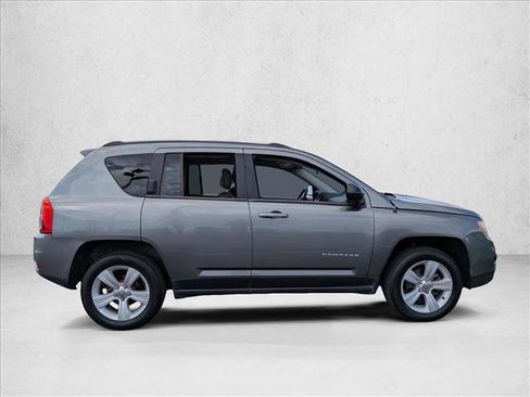 Used 2013 Jeep Compass Latitude AWD/4WD image 4