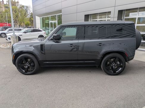 Used 2025 Land Rover Defender 110 X-Dynamic SE AWD/4WD image 7