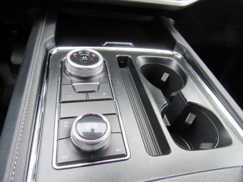 Used 2023 Ford Expedition XLT image 24