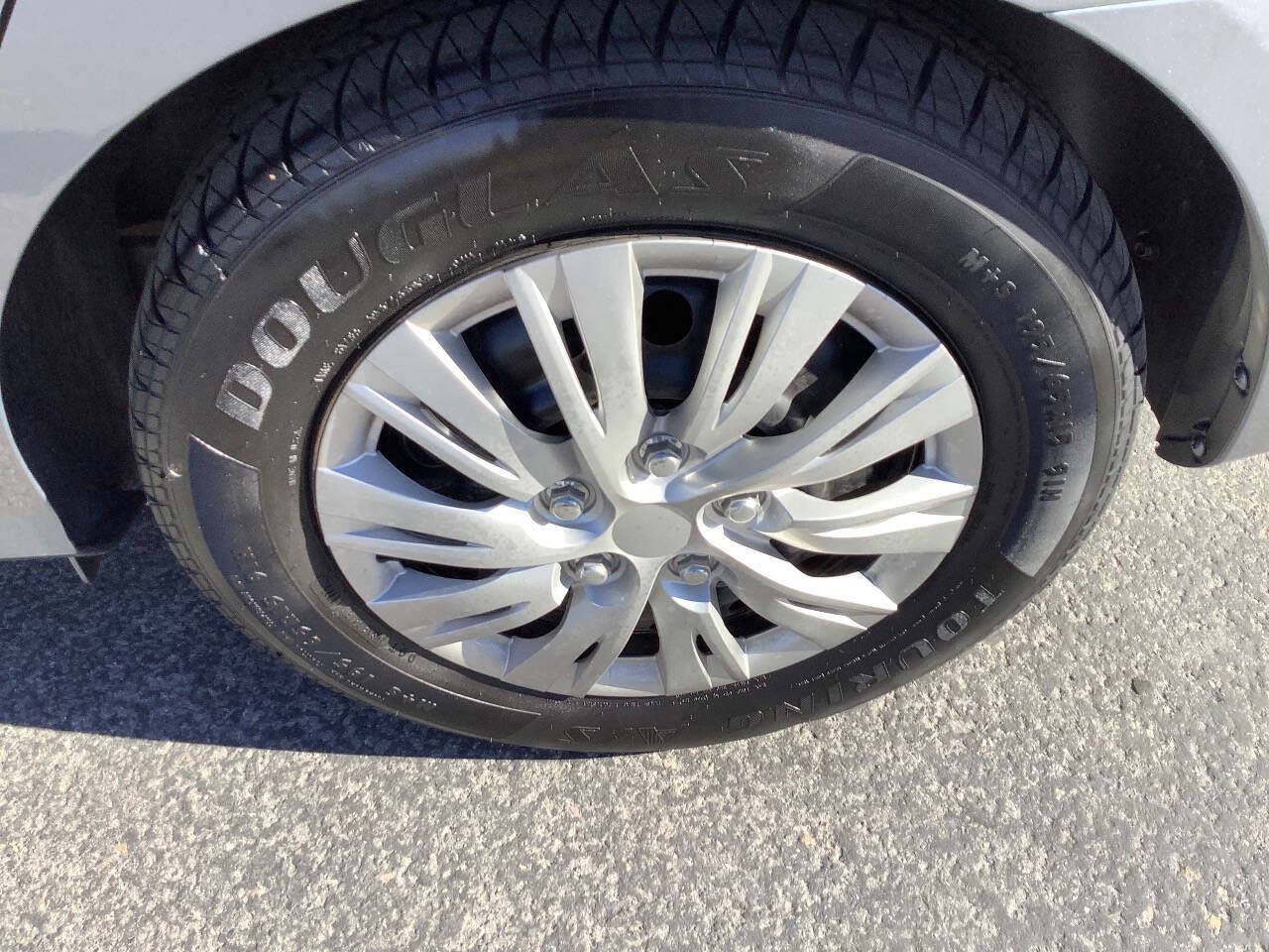 Used 2010 Hyundai Elantra GLS FWD image 20