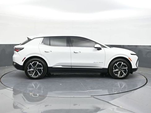 New 2025 Chevrolet Equinox EV LT image 18