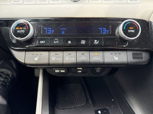 Used 2024 Hyundai Elantra Limited image 11