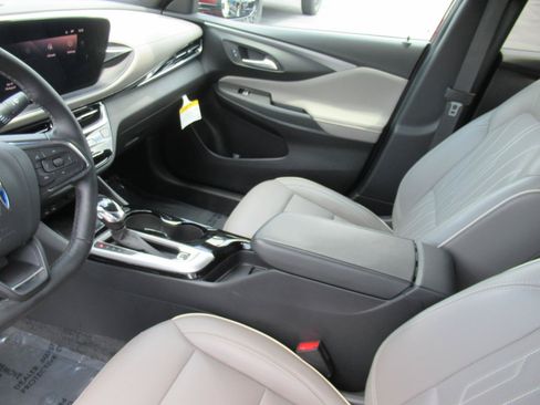 Certified 2024 Buick Envista Avenir FWD image 16