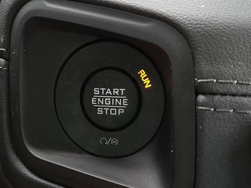 Used 2024 Jeep Wrangler Unlimited Sahara w/ Technology Group AWD/4WD image 17