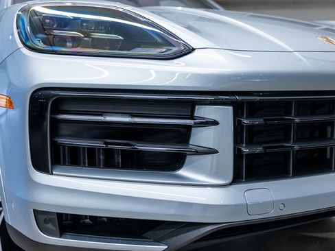 New 2026 Porsche Cayenne image 15