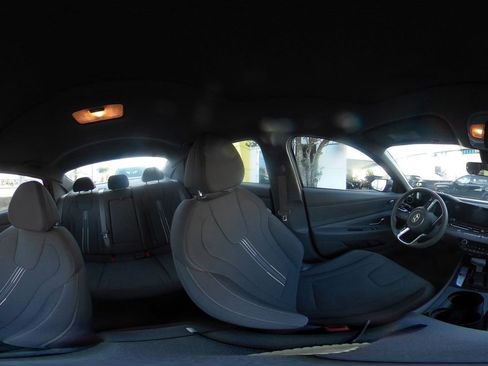 Used 2025 Hyundai Elantra SEL image 43