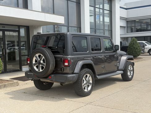 Used 2019 Jeep Wrangler Unlimited Sahara AWD/4WD image 4