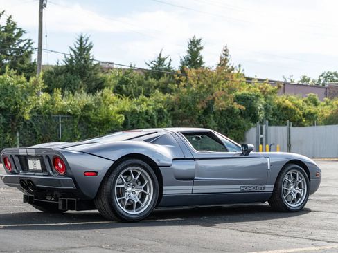Used 2006 Ford GT image 10